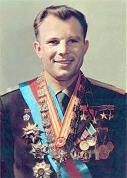 Yuri Gagarin official portrait.jpg