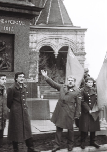 Proto-Russian-March-1989-Red-Square-Red-Banner.jpeg